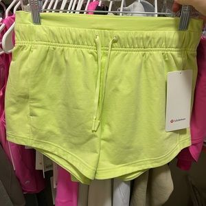 NWT Lululemon Inner Glow short 3”